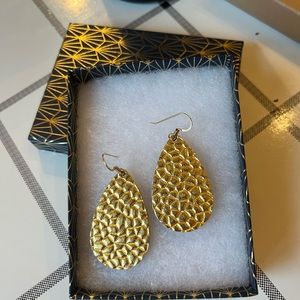 Nickel and Suede hammered gold earrings size mini